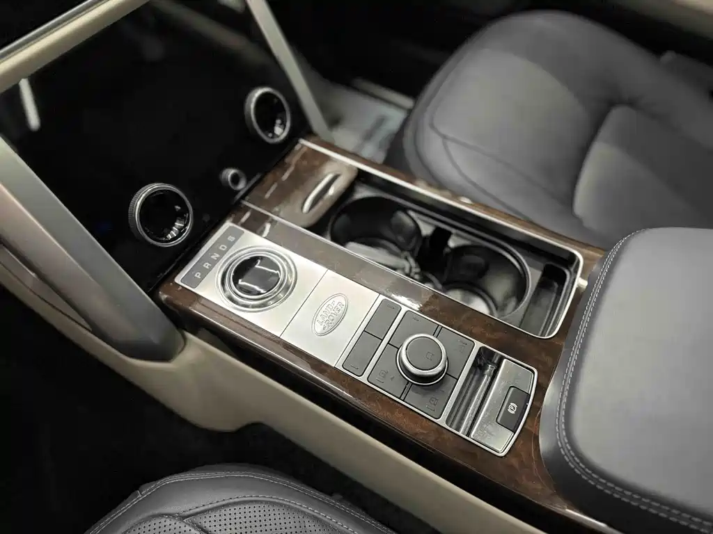 Land Rover Range Rover 2021 3.0 L6 Heritage Edition 2021 - thumbnail 14