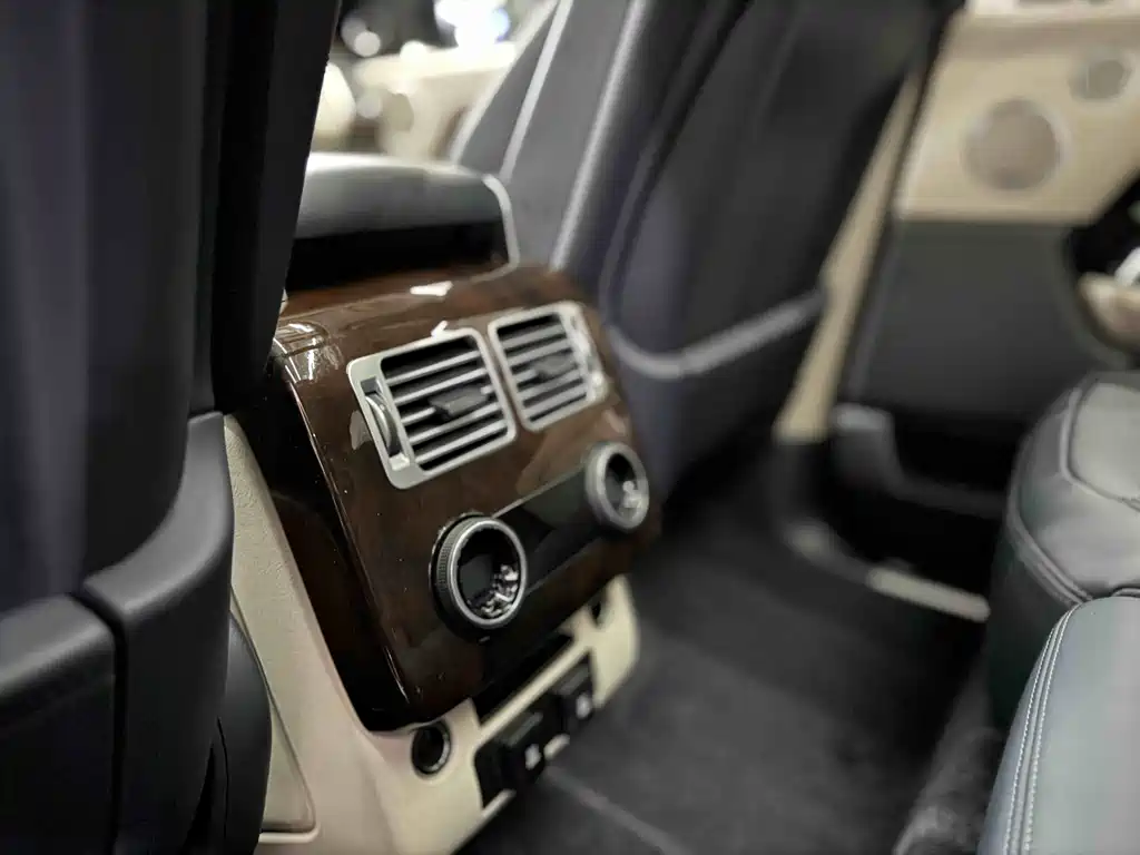 Land Rover Range Rover 2021 3.0 L6 Heritage Edition 2021 - thumbnail 15