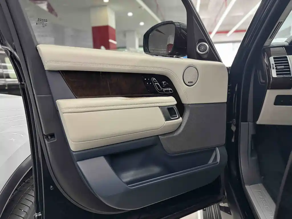 Land Rover Range Rover 2021 3.0 L6 Heritage Edition 2021 - thumbnail 16