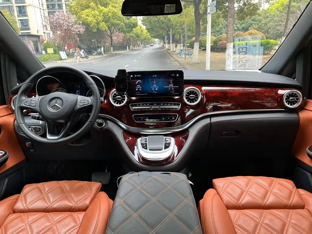 Mercedes-Benz Mercedes-Benz V-Class 2022 V 260 L Long Wheelbase Luxury Edition 2024 - thumbnail 4
