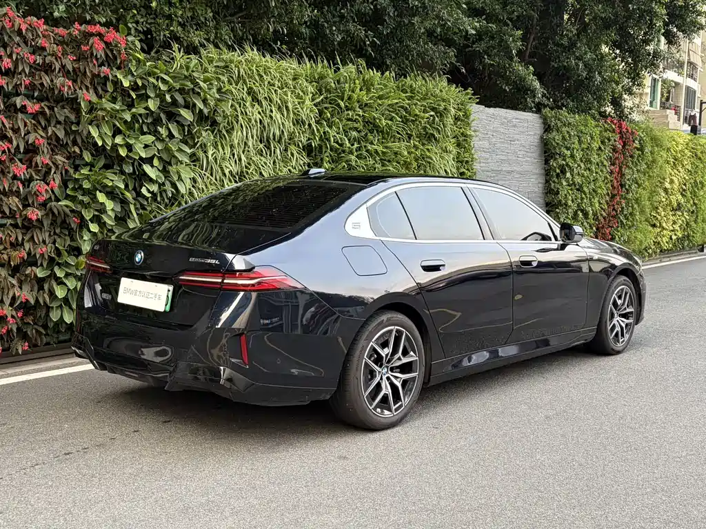 BMW BMW i5 2025 eDrive 35L M Sport Package 2026 - thumbnail 5