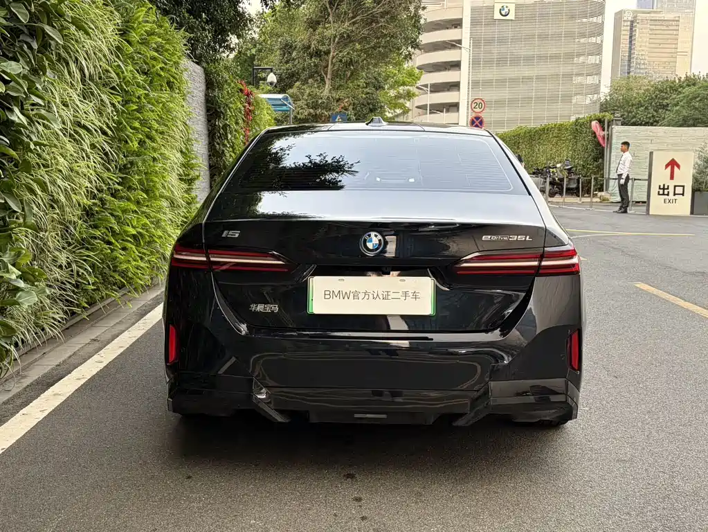 BMW BMW i5 2025 eDrive 35L M Sport Package 2026 - thumbnail 6