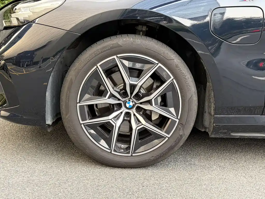 BMW BMW i5 2025 eDrive 35L M Sport Package 2026 - thumbnail 8