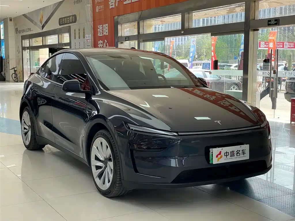 Tesla Model Y 2025 Long Range AWD First Edition 2025 - thumbnail 3