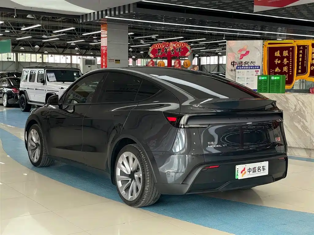 Tesla Model Y 2025 Long Range AWD First Edition 2025 - thumbnail 5