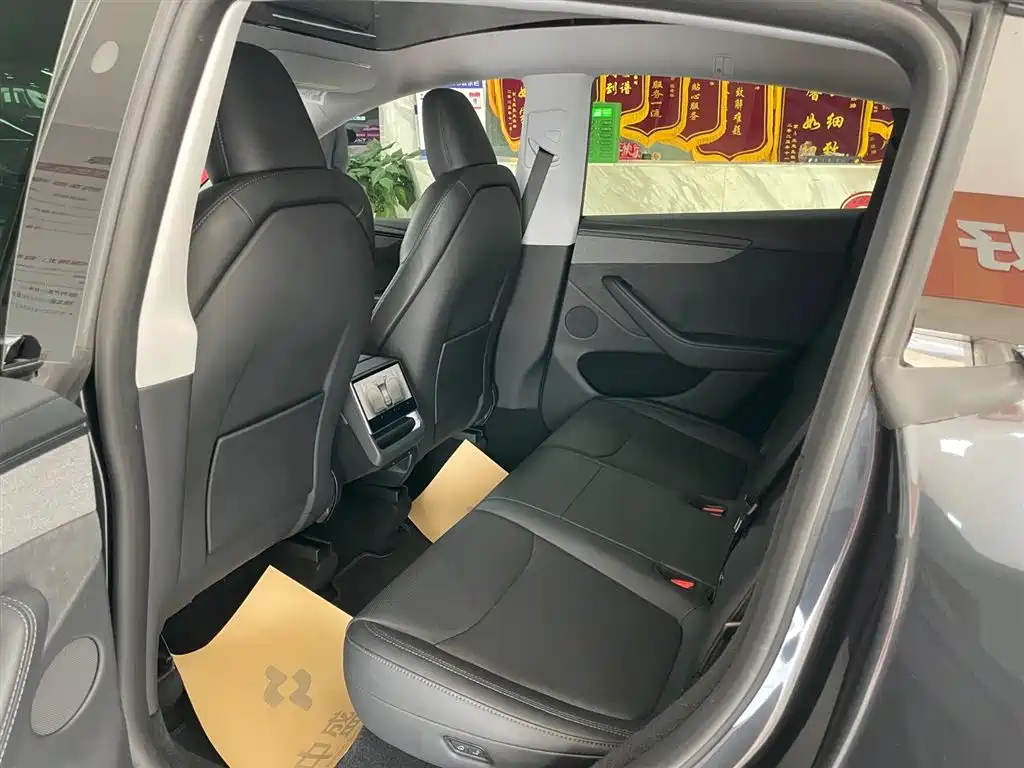 Tesla Model Y 2025 Long Range AWD First Edition 2025 - thumbnail 14