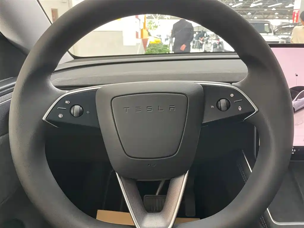 Tesla Model Y 2025 Long Range AWD First Edition 2025 - thumbnail 16