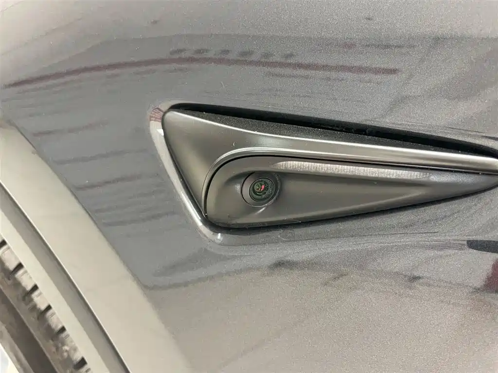 Tesla Model Y 2025 Long Range AWD First Edition 2025 - thumbnail 25