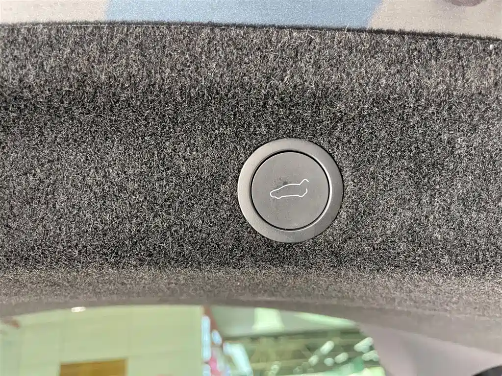 Tesla Model Y 2025 Long Range AWD First Edition 2025 - thumbnail 27