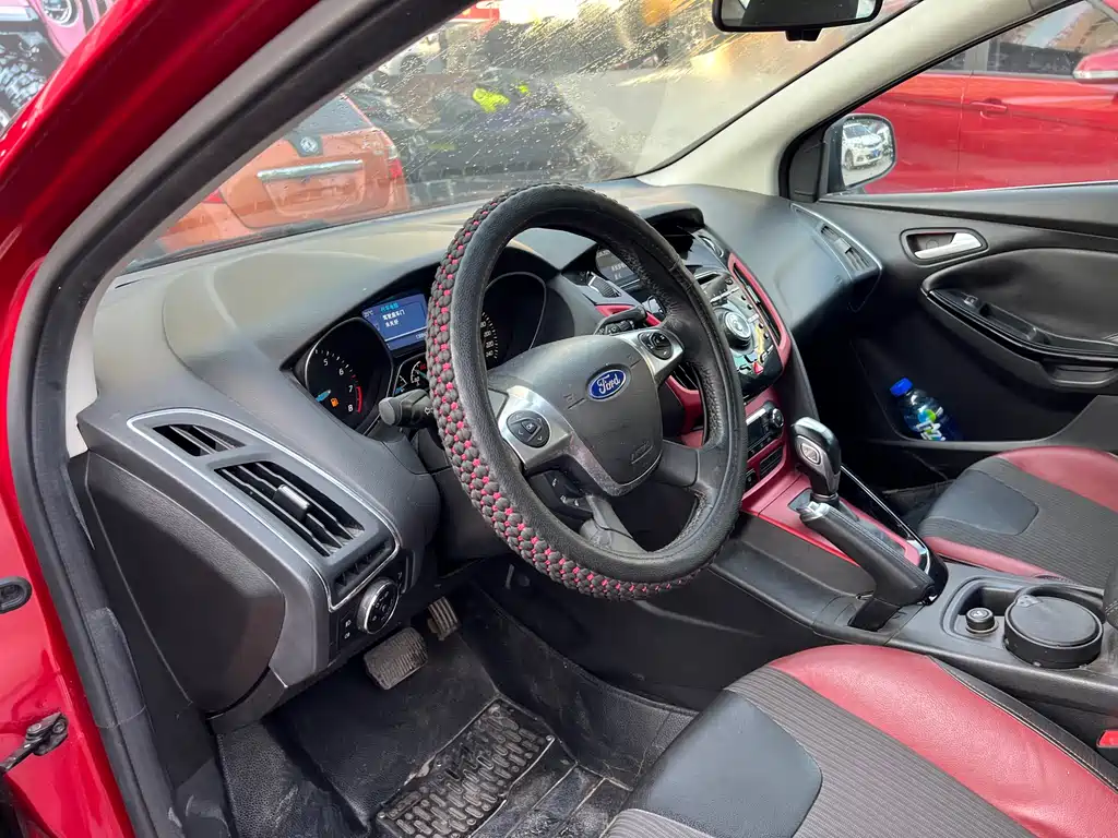 Ford Ford Focus 2012 Hatchback 2.0L Automatic Luxury Sport Edition 2014 - thumbnail 14