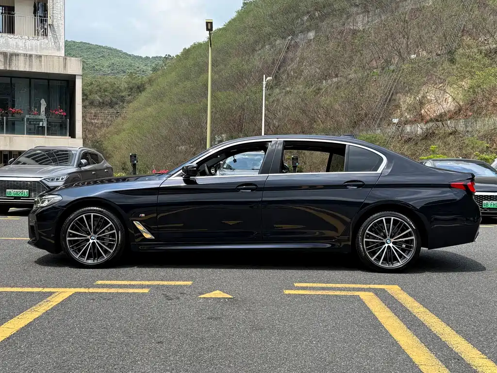 BMW BMW 5 Series 2022 Model Year Facelift 530Li Leading Type M Sport Package 2022 - thumbnail 4