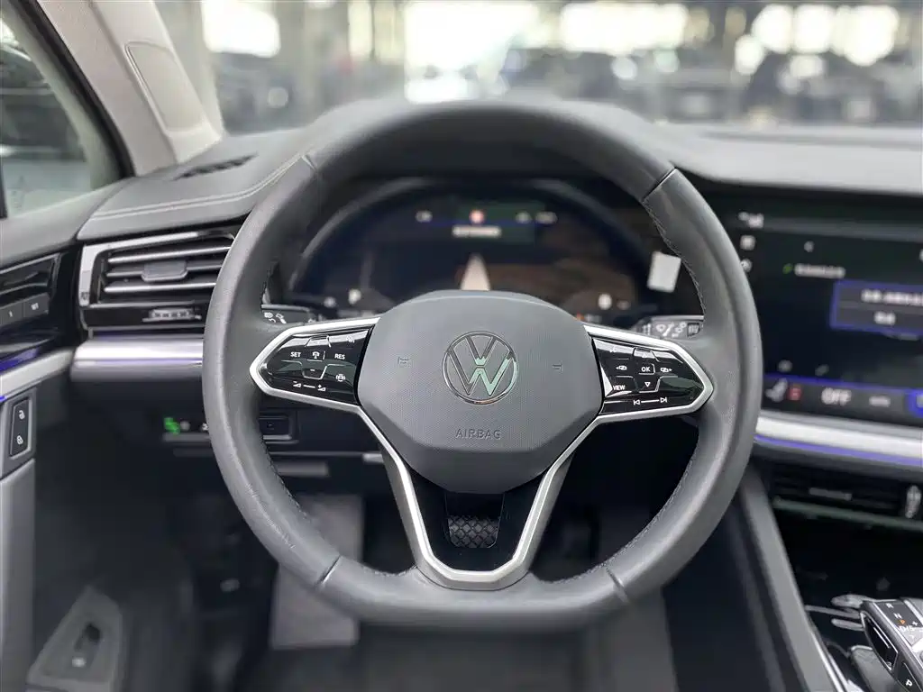 Volkswagen Volkswagen Touareg 2022 3.0TSI R-Line Black Sport Package 2023 - thumbnail 6