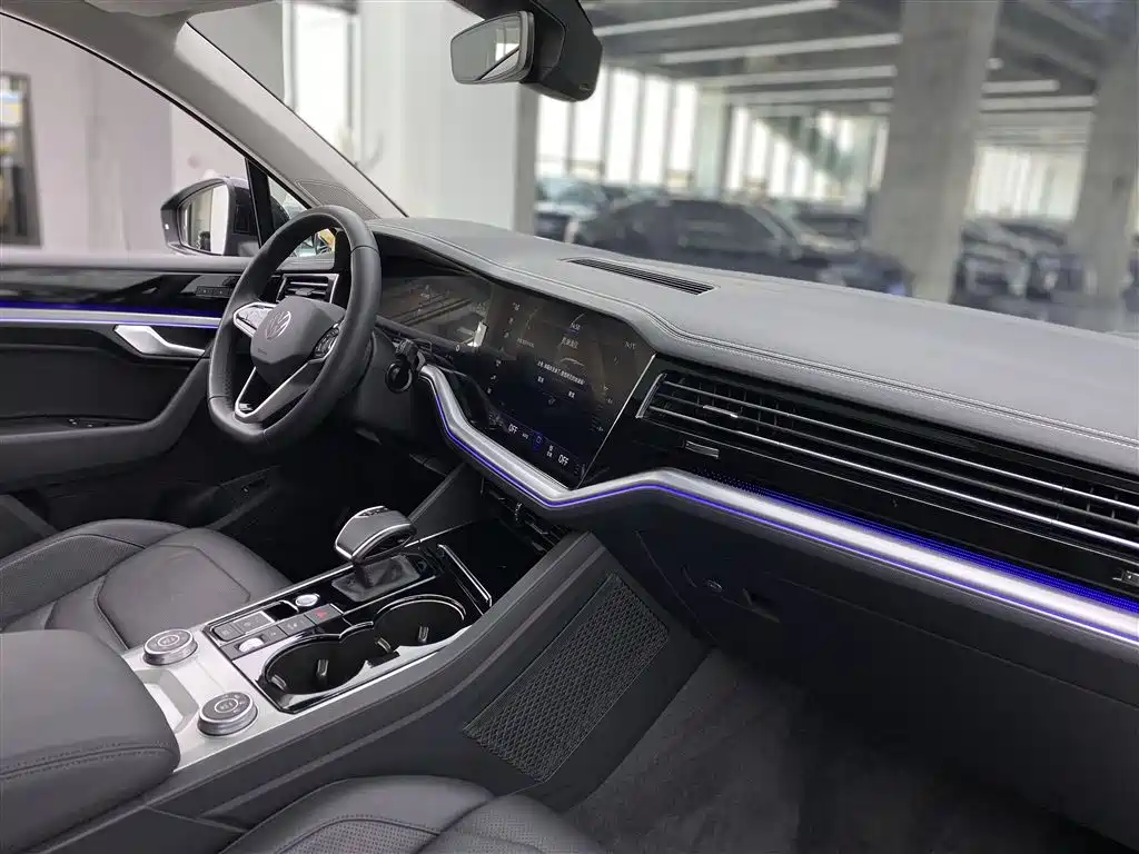 Volkswagen Volkswagen Touareg 2022 3.0TSI R-Line Black Sport Package 2023 - thumbnail 10