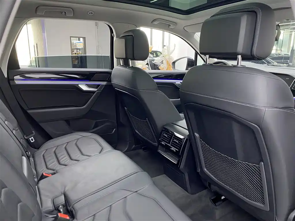 Volkswagen Volkswagen Touareg 2022 3.0TSI R-Line Black Sport Package 2023 - thumbnail 12