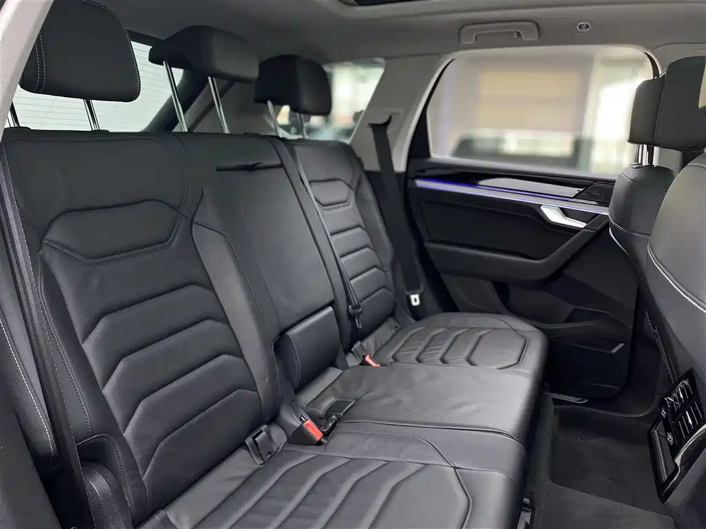 Volkswagen Volkswagen Touareg 2022 3.0TSI R-Line Black Sport Package 2023 - thumbnail 13