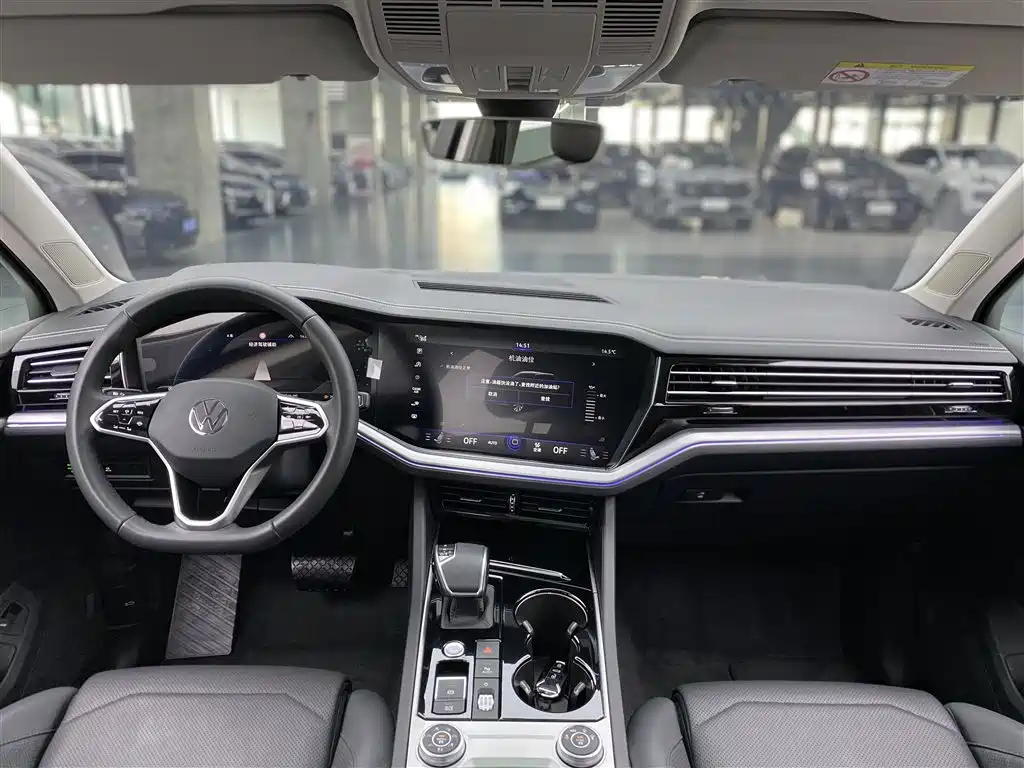 Volkswagen Volkswagen Touareg 2022 3.0TSI R-Line Black Sport Package 2023 - thumbnail 14