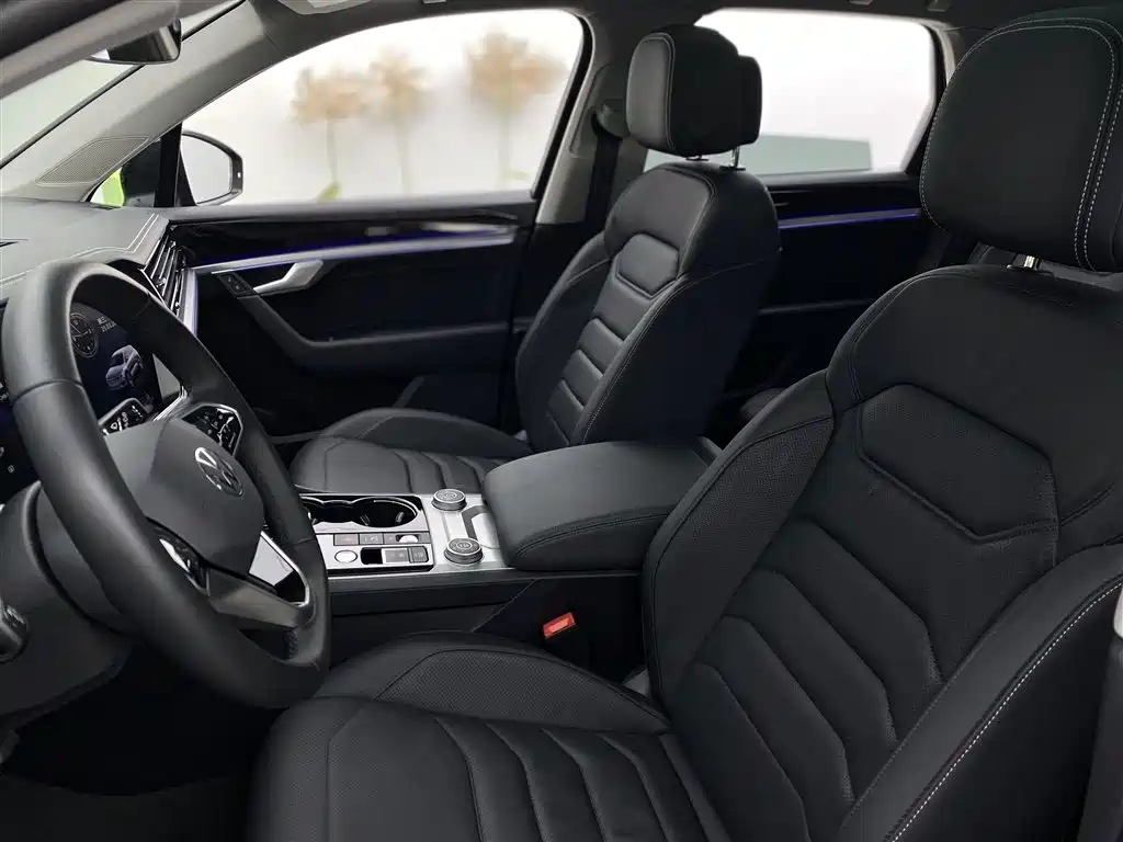 Volkswagen Volkswagen Touareg 2022 3.0TSI R-Line Black Sport Package 2023 - thumbnail 28