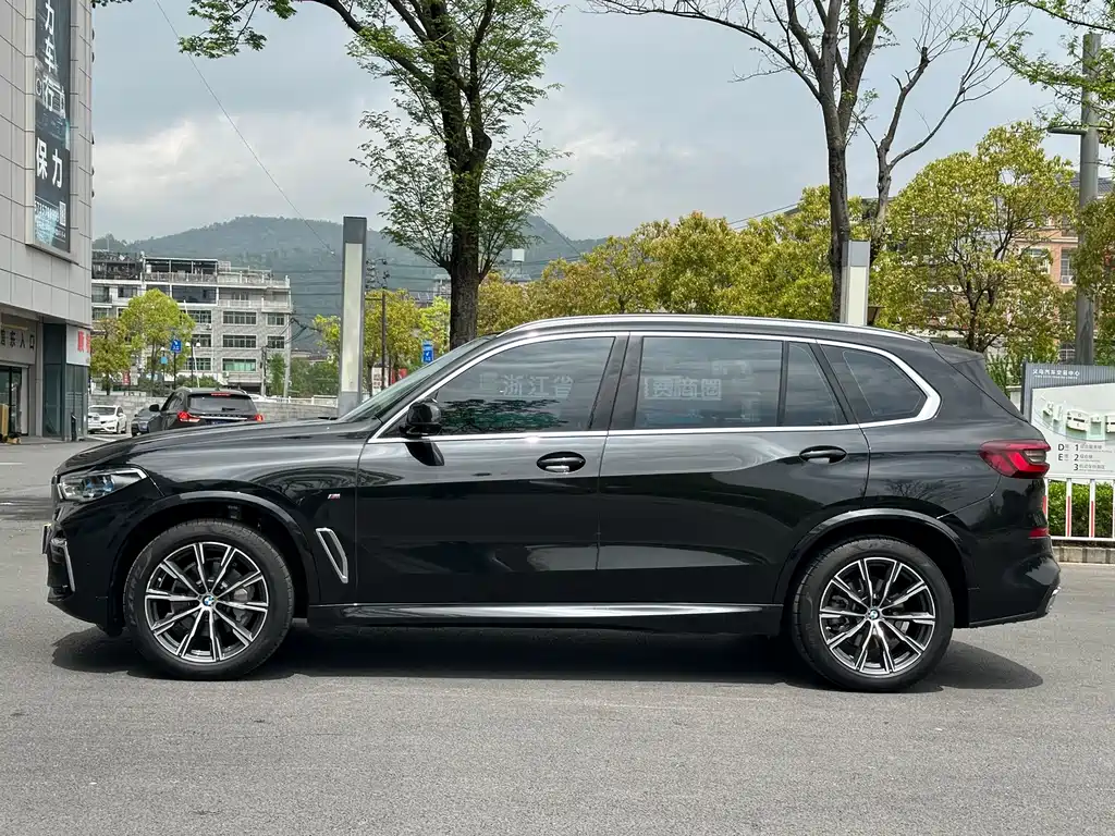BMW BMW X5 xDrive 30Li M Sport Package Premium 2022 Model Year 2022 - thumbnail 4