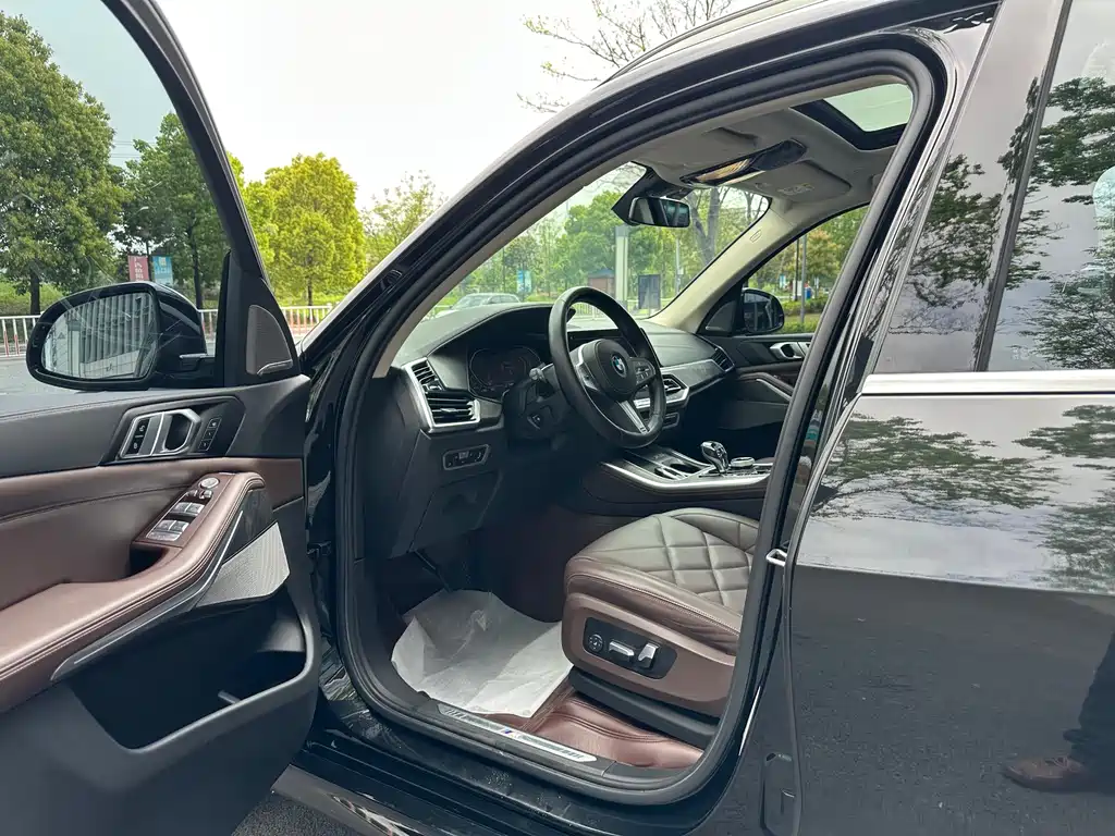 BMW BMW X5 xDrive 30Li M Sport Package Premium 2022 Model Year 2022 - thumbnail 5