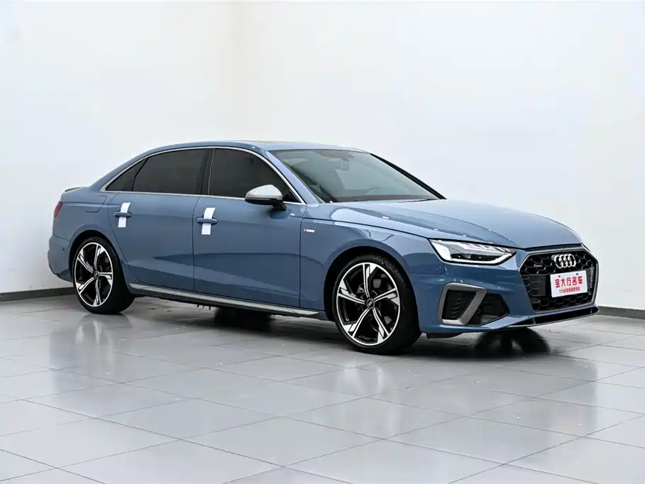 Audi Audi A4L 2022 40 TFSI quattro RS Sport Package 2023 - thumbnail 4