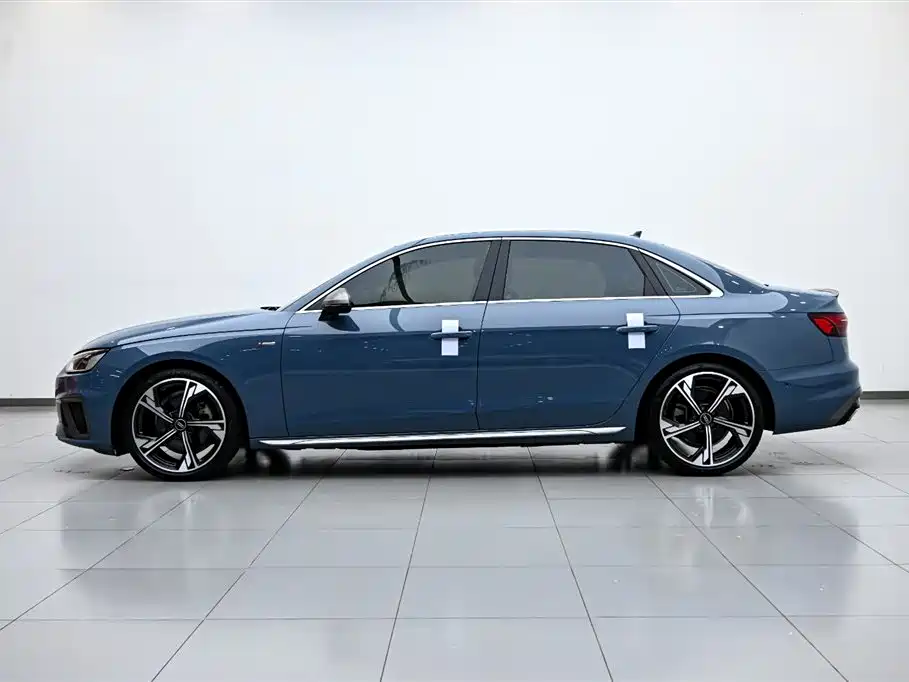 Audi Audi A4L 2022 40 TFSI quattro RS Sport Package 2023 - thumbnail 5