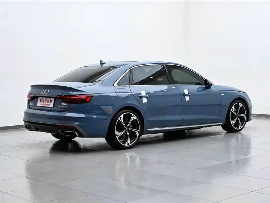 Audi Audi A4L 2022 40 TFSI quattro RS Sport Package 2023 - thumbnail 7