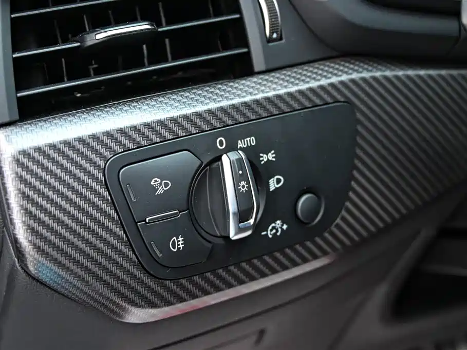 Audi Audi A4L 2022 40 TFSI quattro RS Sport Package 2023 - thumbnail 24