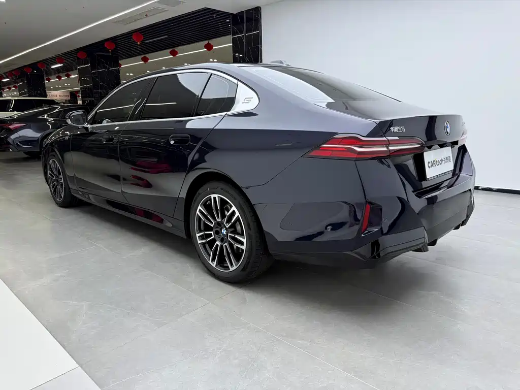BMW BMW 5 Series 2025 530Li Leading Model M Sport Package 2025 - thumbnail 4