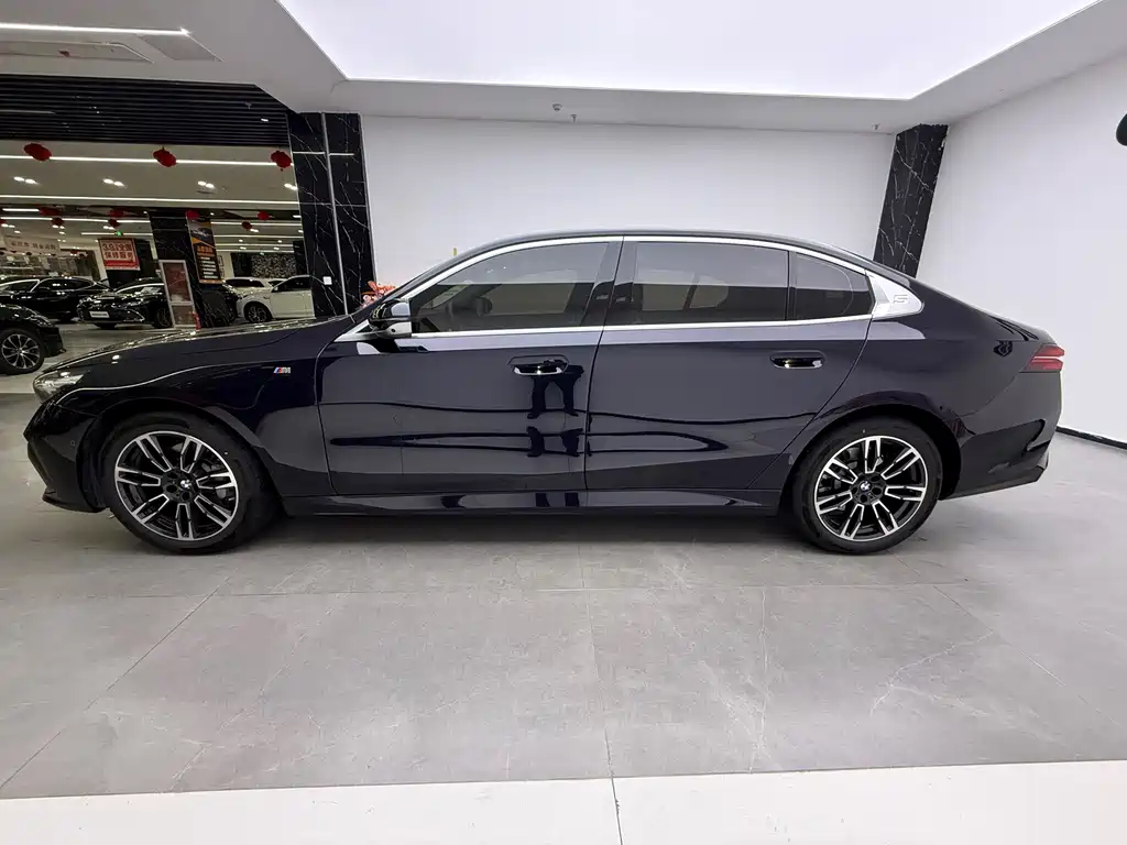 BMW BMW 5 Series 2025 530Li Leading Model M Sport Package 2025 - thumbnail 5