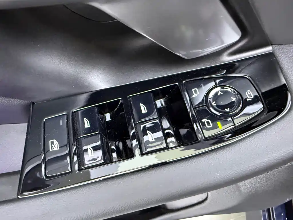 BMW BMW 5 Series 2025 530Li Leading Model M Sport Package 2025 - thumbnail 16