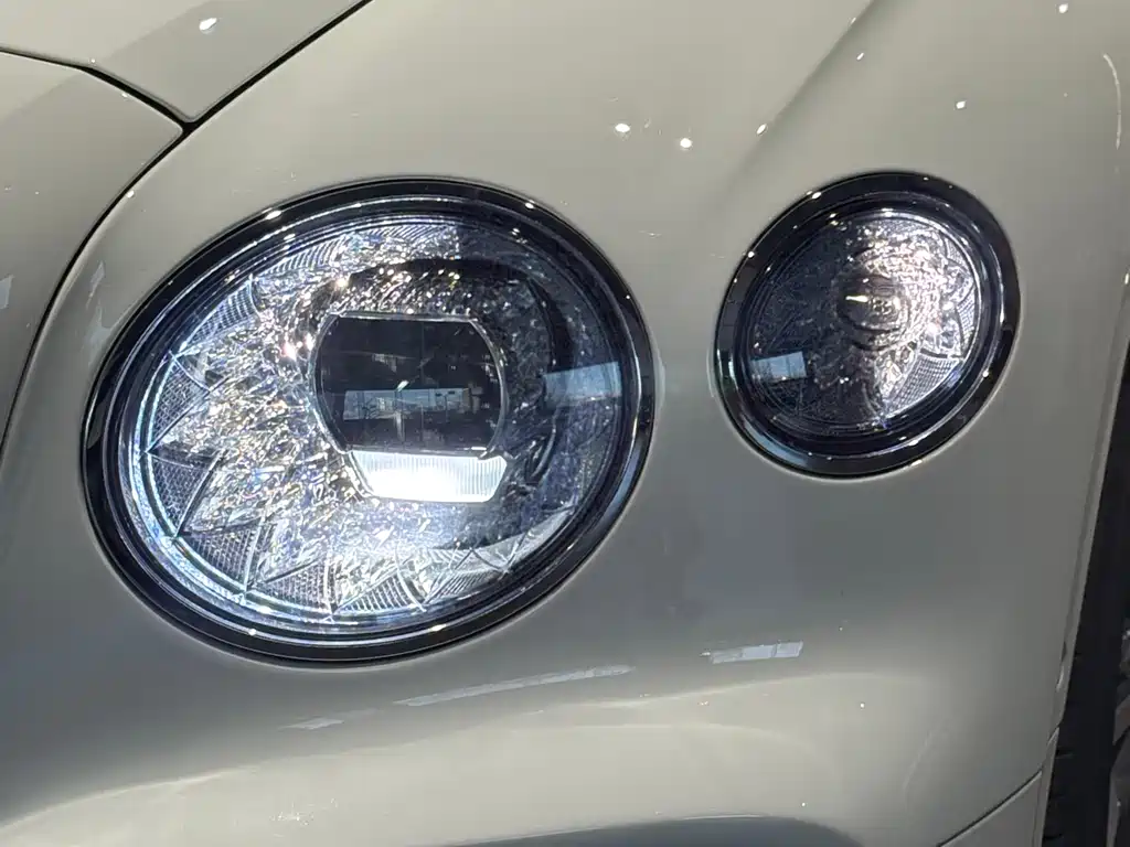 Bentley Bentley Flying Spur 2022 4.0T V8 Standard Edition 2022 - thumbnail 8