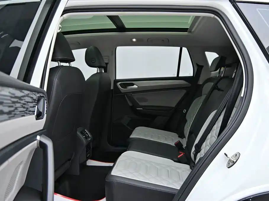 Volkswagen Tayron 2023 330TSI R-Line High Performance Edition 2WD 2023 - thumbnail 13
