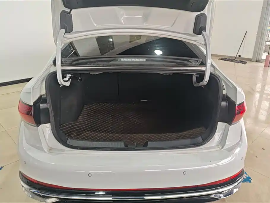 Volkswagen Volkswagen Sagitar 2023 300TSI DSG Beyond Edition 2024 - thumbnail 3
