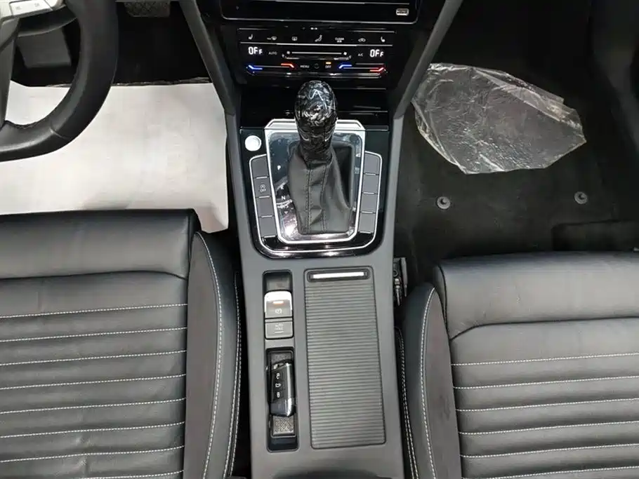 Volkswagen Magotan 2020 330TSI DSG Leading Edition 2022 - thumbnail 16