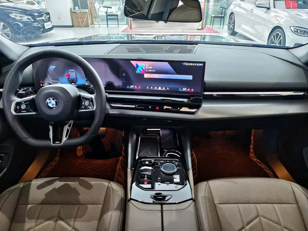BMW BMW 5 Series 2024 525Li M Sport Package 2024 - thumbnail 9