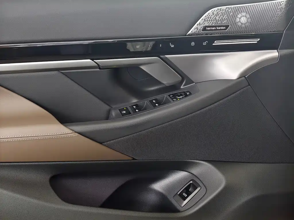 BMW BMW 5 Series 2024 525Li M Sport Package 2024 - thumbnail 11