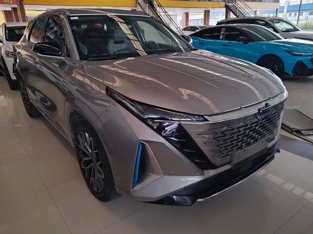 Changan Oushang Changan Oushang Z6 2022 Blue Whale 1.5T DCT Smart Navigation Edition 2022 - thumbnail 2