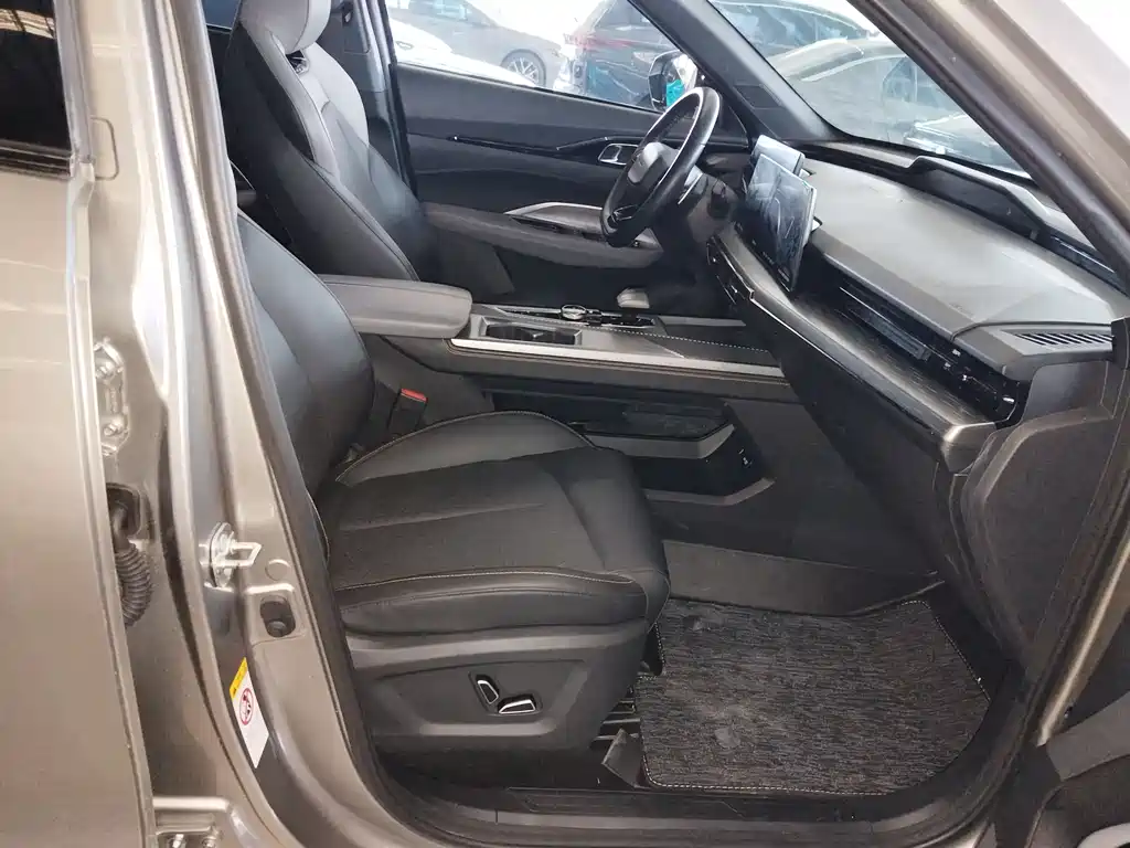 Changan Oushang Changan Oushang Z6 2022 Blue Whale 1.5T DCT Smart Navigation Edition 2022 - thumbnail 5