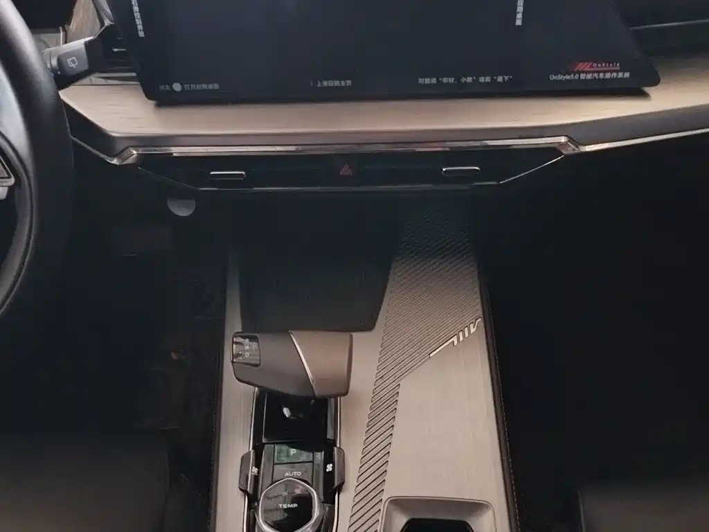 Changan Oushang Changan Oushang Z6 2022 Blue Whale 1.5T DCT Smart Navigation Edition 2022 - thumbnail 8