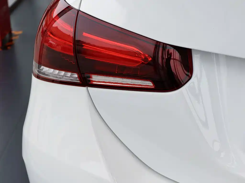 Mercedes-Benz Mercedes-Benz A-Class 2022 Facelift A 200 L Sport Sedan Fashion Edition 2023 - thumbnail 7