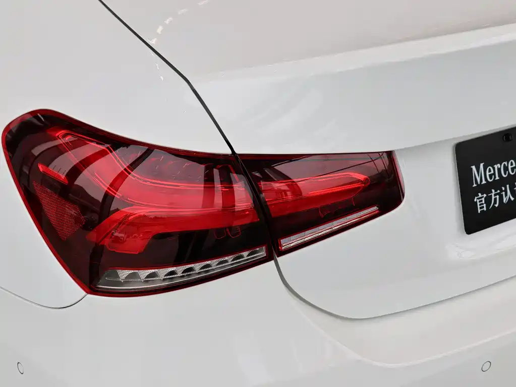 Mercedes-Benz Mercedes-Benz A-Class 2022 Facelift A 200 L Sport Sedan Fashion Edition 2023 - thumbnail 10