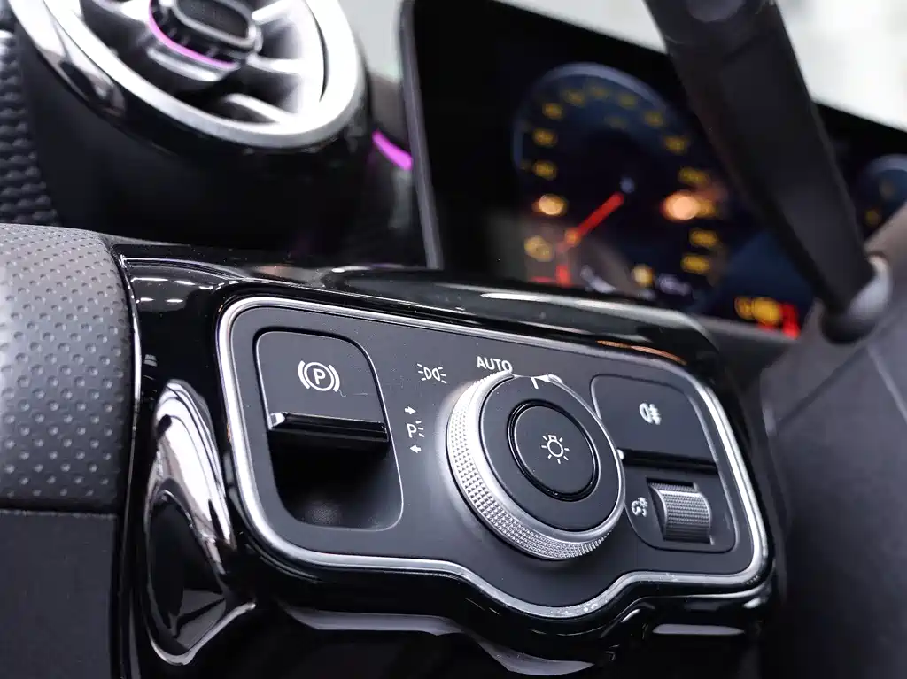 Mercedes-Benz Mercedes-Benz A-Class 2022 Facelift A 200 L Sport Sedan Fashion Edition 2023 - thumbnail 18