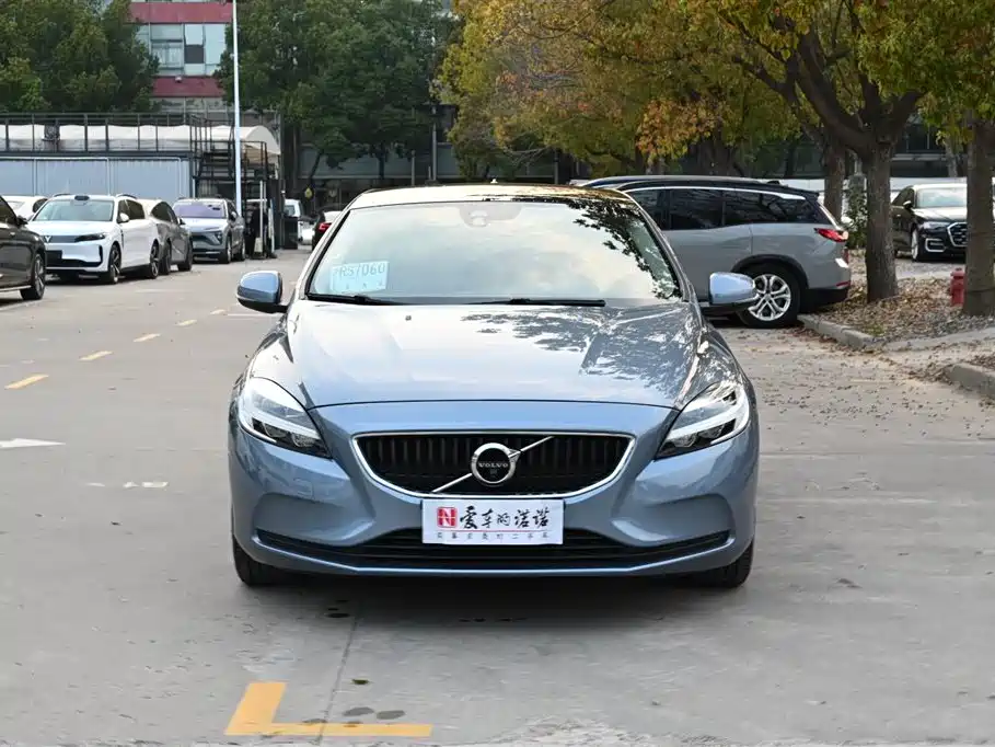 Volvo Volvo V40 2019 T3 Momentum 2019 - thumbnail 2