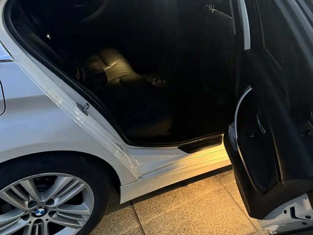 BMW BMW 3 Series 2016 320Li Progressive Model 2016 - thumbnail 4