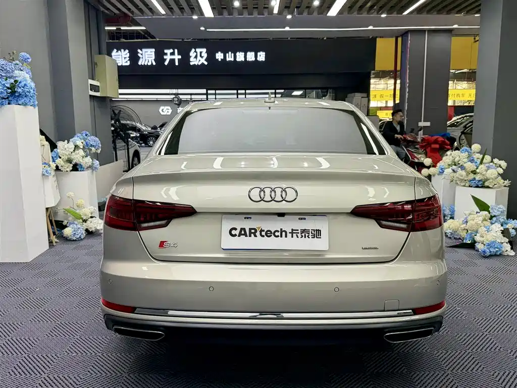 Audi Audi A4L 2019 40 TFSI Advanced Model VI 2020 - thumbnail 3