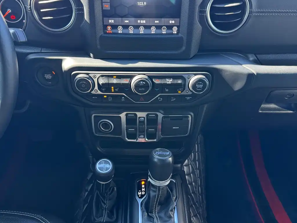 Jeep Jeep Wrangler 2019 2.0T Sahara 4-Door Edition China V 2020 - thumbnail 20