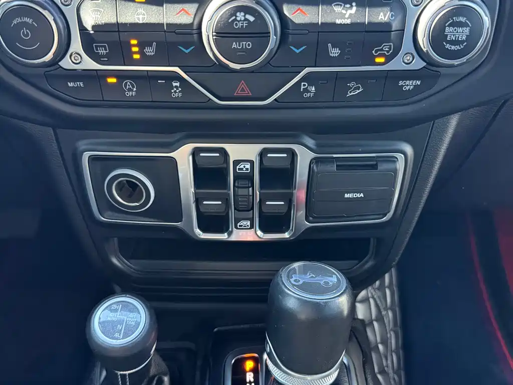 Jeep Jeep Wrangler 2019 2.0T Sahara 4-Door Edition China V 2020 - thumbnail 21