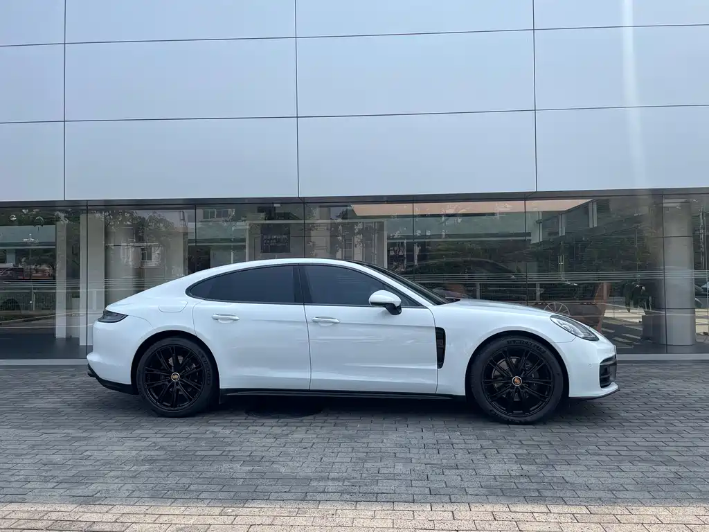 Porsche Panamera 2023 Platinum Edition 2.9T 2024 - thumbnail 3