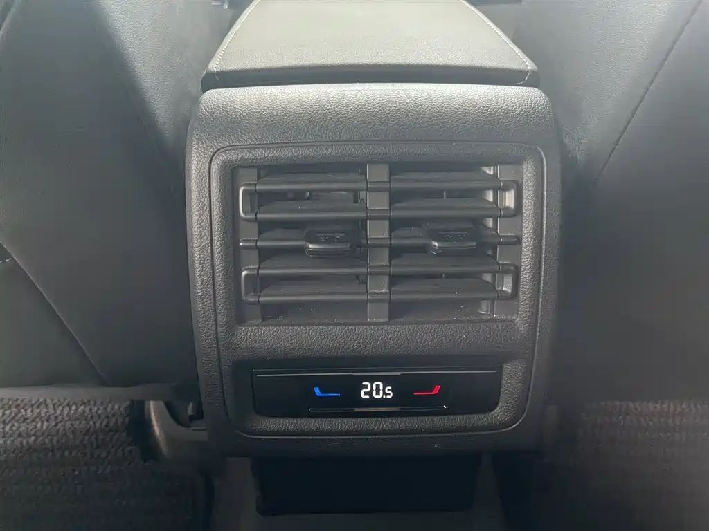 Volkswagen Volkswagen Golf 2021 280TSI DSG R-Line 2022 - thumbnail 9