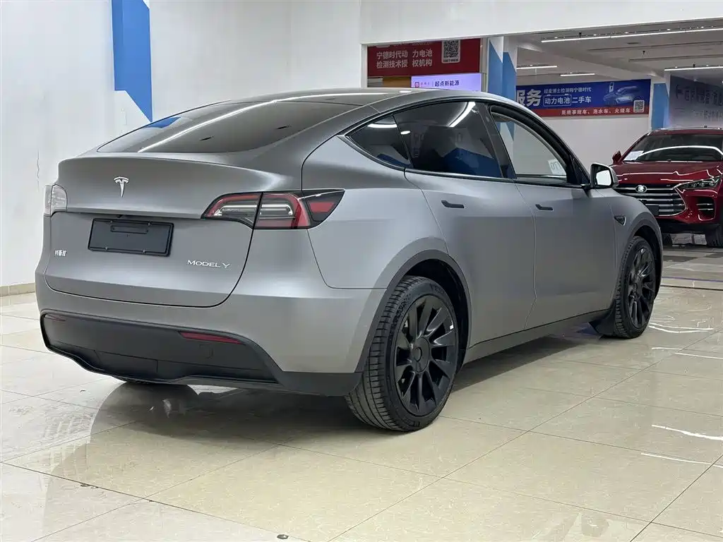 Tesla Model Y Long Range All-Wheel Drive 2022 Refresh 2023 - thumbnail 4